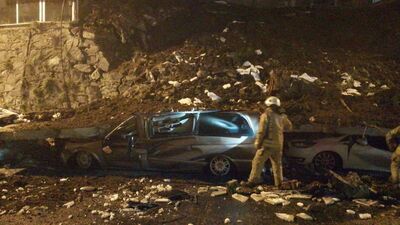 İstinat duvarı araçların üzerine çöktü!