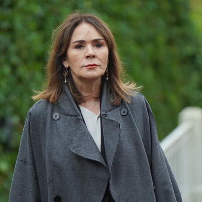 Hülya güç seven bir kadın