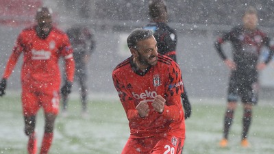 Kendine aşık ediyor!