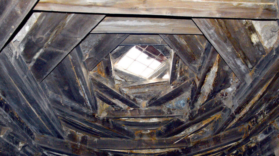 Kırlangıç örgüden yapılmıştı... Sapasağlam duruyor