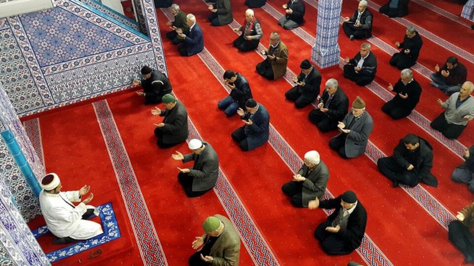 Bursa Cuma namazı saati kaçta?