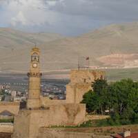 Tarihi anıtlarıyla aday