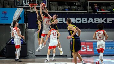 12 Dev Adam şansını son maça taşıdı!