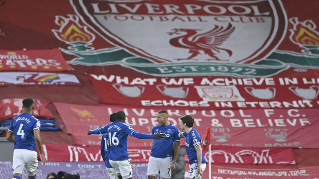 Liverpool'a derbide 22 yıllık şok!