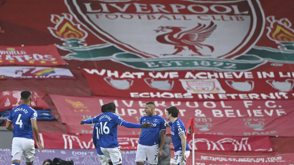Liverpool'a derbide 22 yıllık şok!
