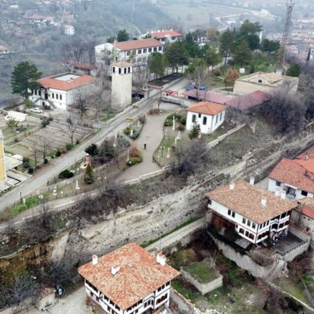 Osmanlı'nın minyatür saat kuleleri zamana tanıklık ediyor