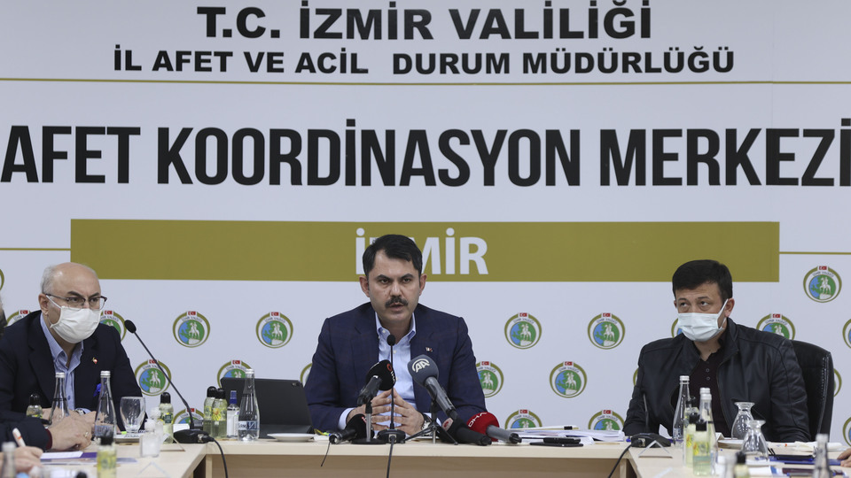 Bakan Kurum: Rıza Bey Apartmanı yeşil alan olacak