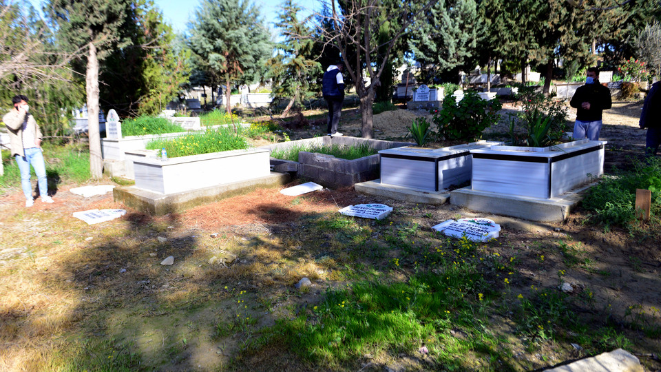 Şehit mezarlarına alçak saldırı!