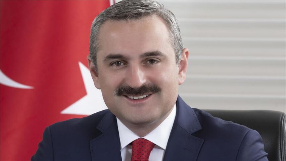 Bayram Şenocak kimdir?