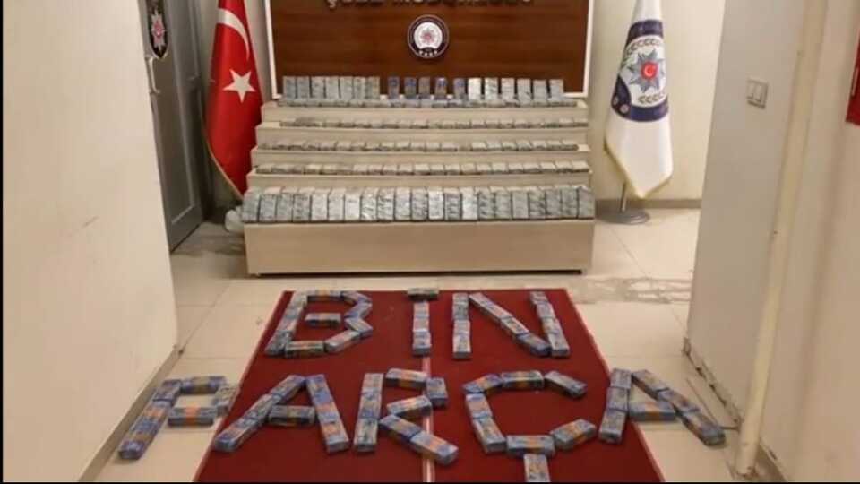 Van polisinden Bakan Soylu'ya destek