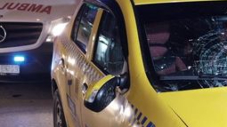 Beyoğlu'nda taksinin çarptığı yaya ağır yaralandı