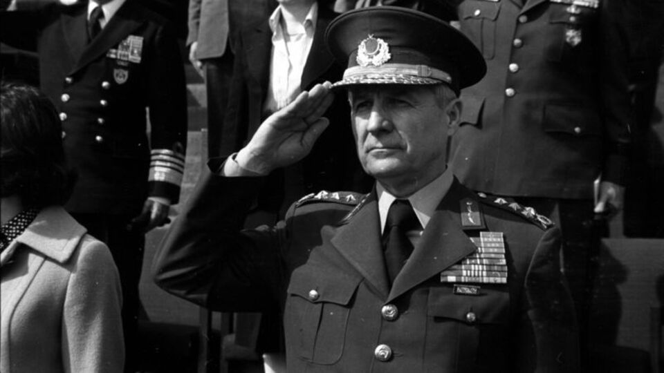 AYM'den 'Kenan Evren övgüsü' kararı