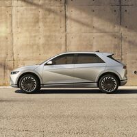 Elektrikli otoda 5 dakikada şarj dönemi