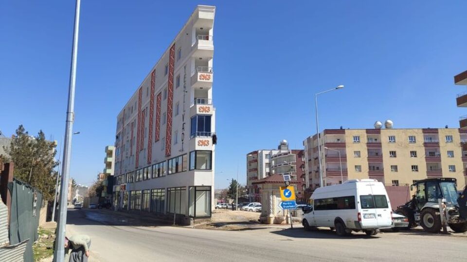 'İp bina' sosyal medyada gündem oldu