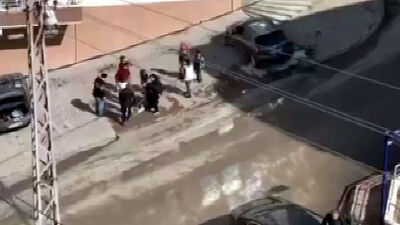 Kanepede zıplarken 3. kattan düştü!