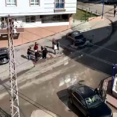 Kanepede zıplarken 3. kattan düştü!