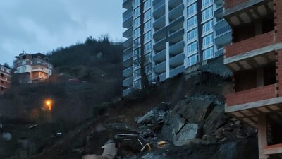 İstinat duvarı çöken bina tahliye edildi