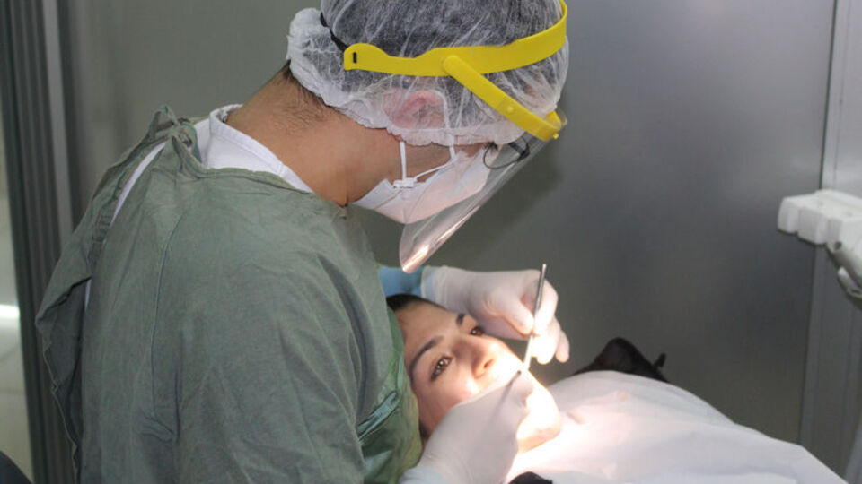 Diş tedavisinde, cam bölme dönemi