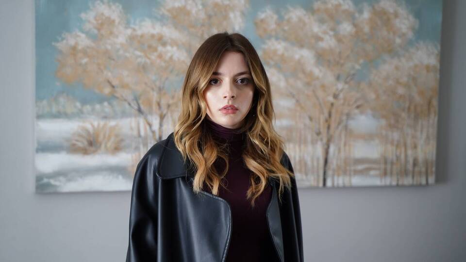 Sadakatsiz Derin'in elleri neden kırmızı?