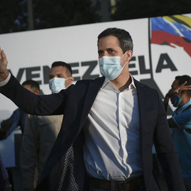 Guaido, 15 yıl boyunca kamu görevlerinden men edildi
