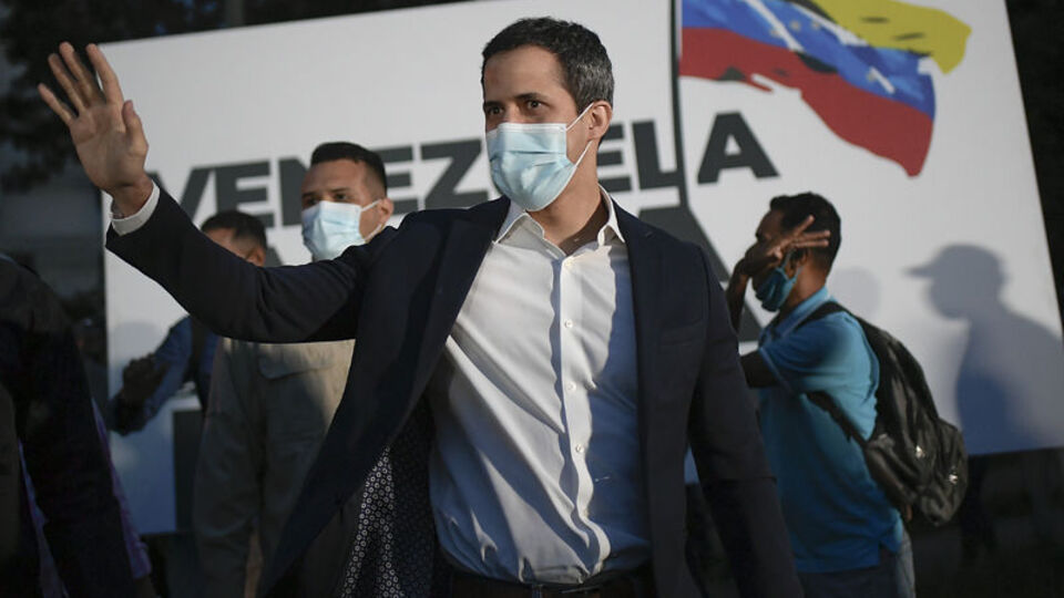 Guaido, 15 yıl boyunca kamu görevlerinden men edildi
