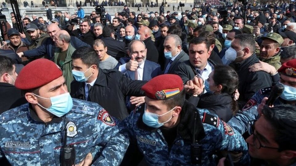 Ermenistan'da ordu Başbakan Paşinyan'ın istifasını istedi: Siyasi kriz bu noktaya nasıl geldi?