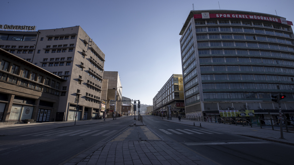 56 saat sürecek kısıtlama başladı