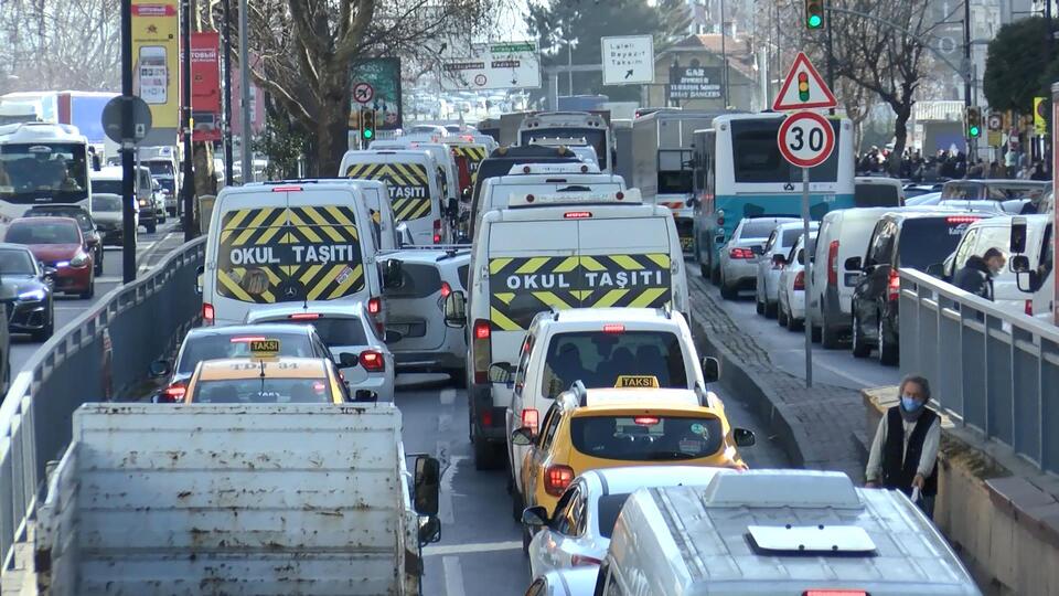 İstanbul'da trafik felç oldu!