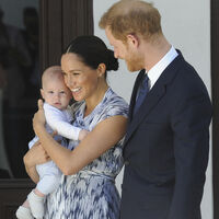 Otobüste soruları yanıtladı... Kraliçeden Archie'ye ilginç hediye