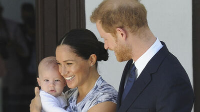 Otobüste soruları yanıtladı... Kraliçeden Archie'ye ilginç hediye