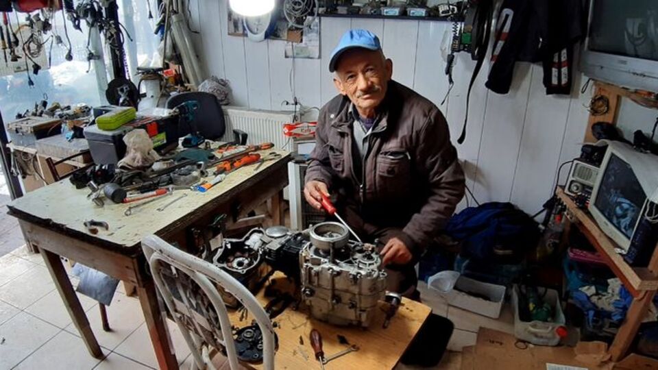 Üç tekerlekli bisiklete taktı... İlgi gördü