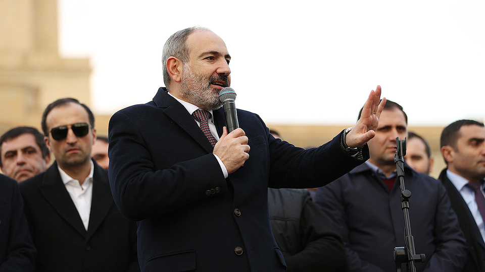 Ermenistan Cumhurbaşkanı'ndan Paşinyan'a veto!