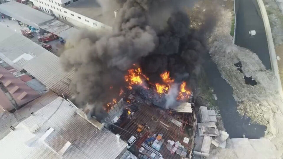 Halkalı'da büyük yangın!