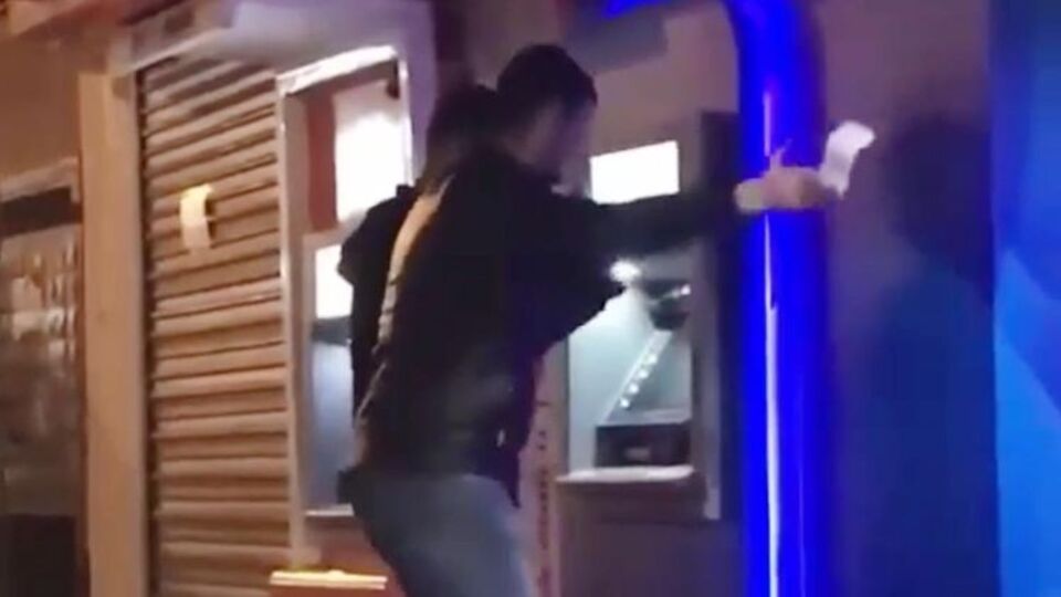 5 milyon TL'lik vurgun! Paraları halay çekip yüklediler!