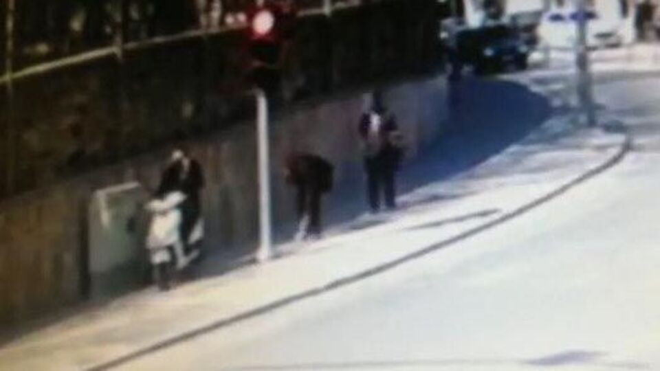 İnsanlığın öldüğü an kamerada!