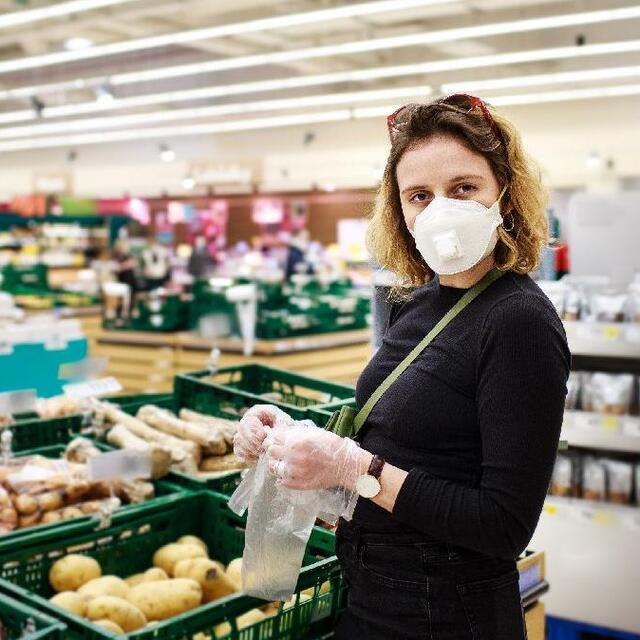 Hafta sonu marketler kaçta açılıyor?