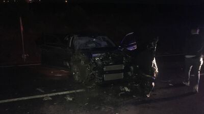 Ters yöne giren otomobil midibüsle çarpıştı: 4 yaralı