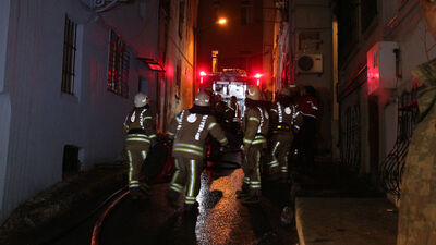 Komşuları alevlerden son anda kurtardı