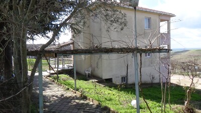 Vahşet! Öz ve üvey annesini öldürdü