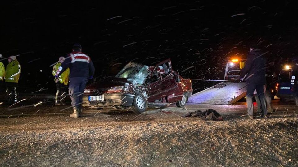 Niğde'de feci kaza: 1 ölü, 1 yaralı
