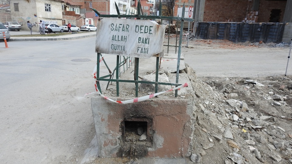 Asırlık türbe boş çıktı!