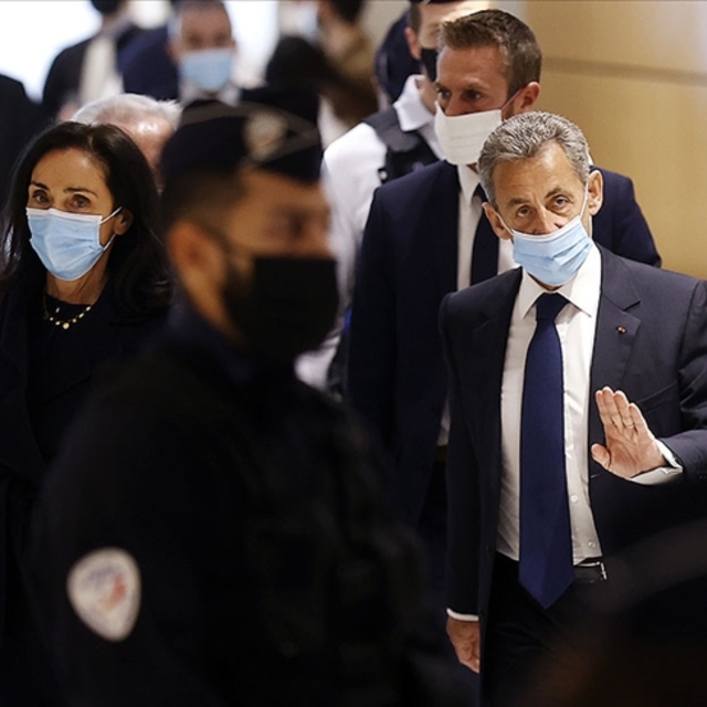 Fransa'da Sarkozy'e hapis cezası!