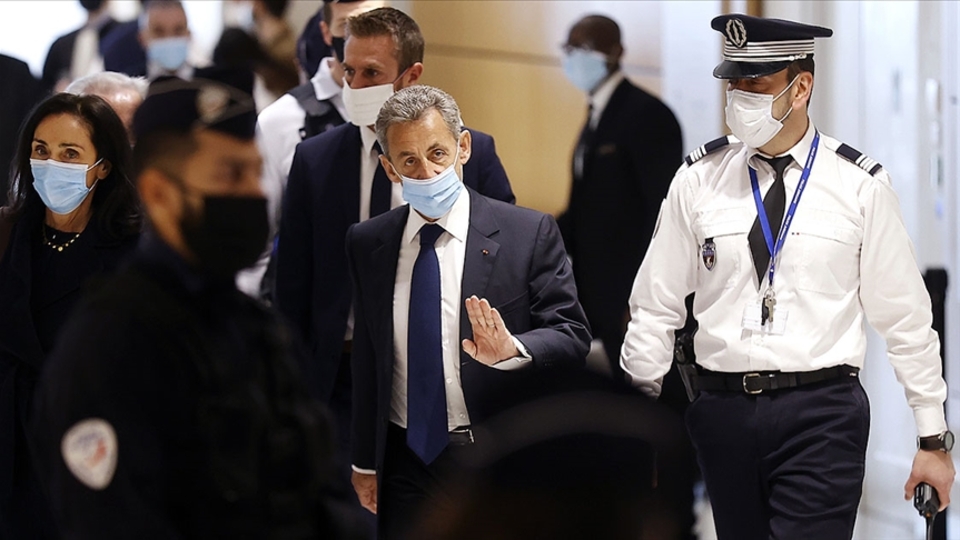 Fransa'da Sarkozy'e hapis cezası!