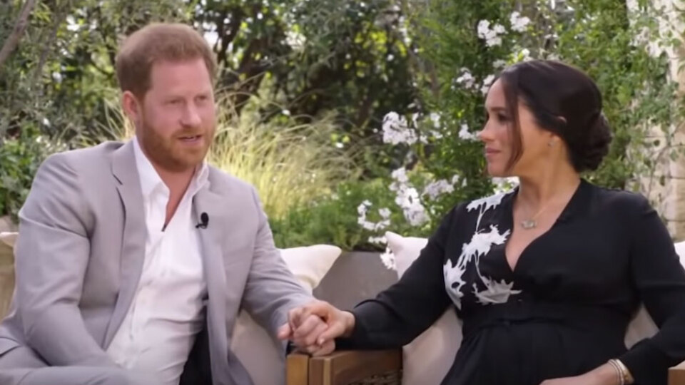 Kraliçe'den misilleme! Aynı gün ekrandalar