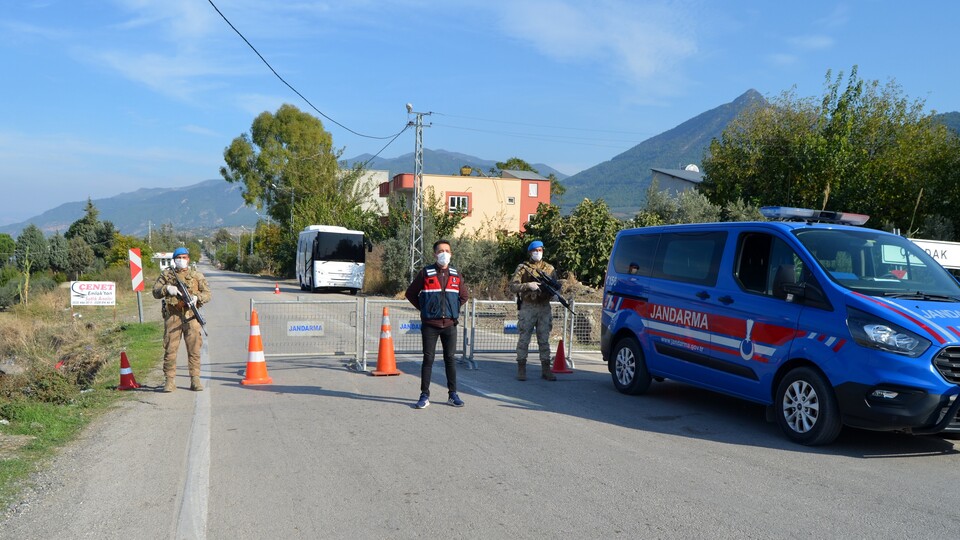 Osmaniye'de 5 sokak ve bir caddeye karantina!