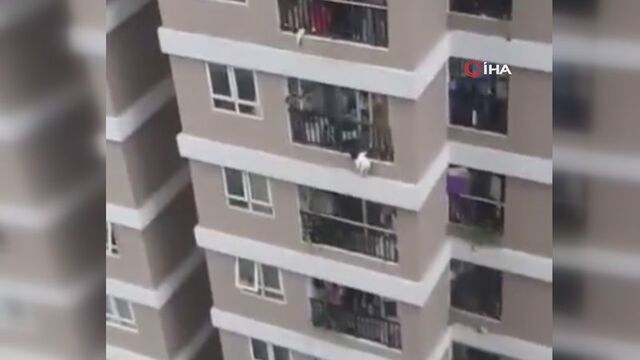 Vietnam'da mucize anlar: 12. kattan düşen kızı kurtardı!