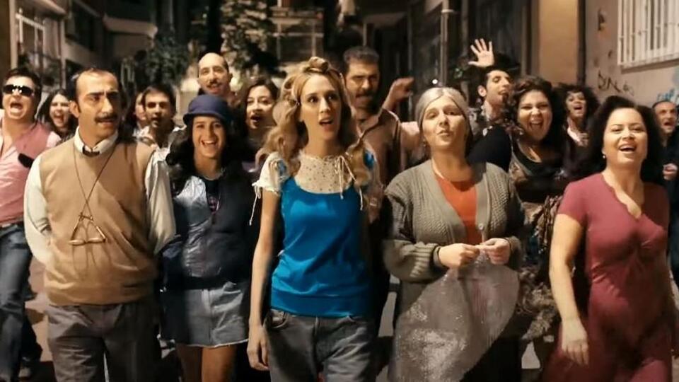 Çok Film Hareketler Bunlar filmi oyuncuları kimler?