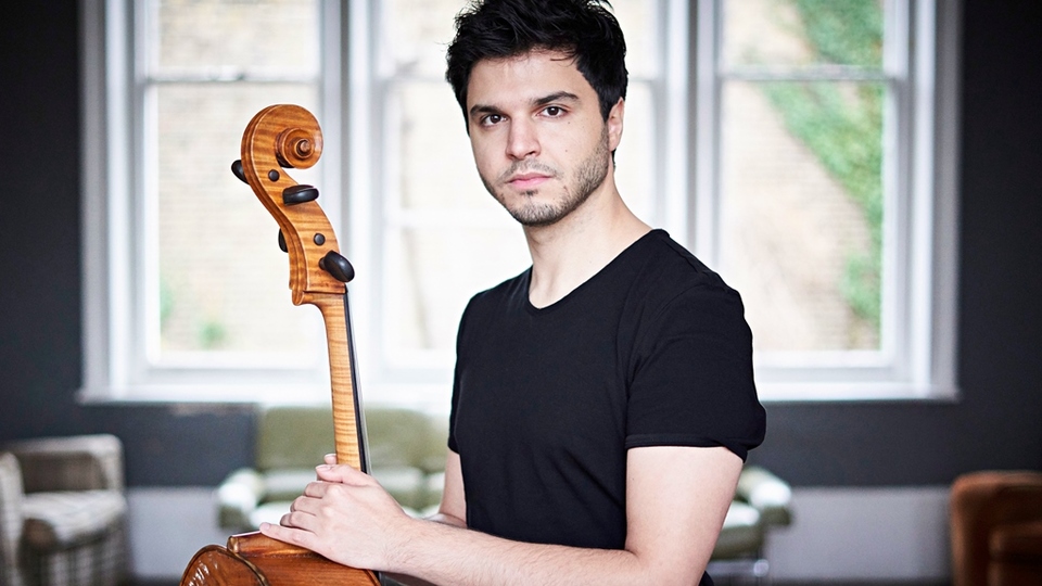 Genç sanatçı Jamal Aliyev'e büyük onur