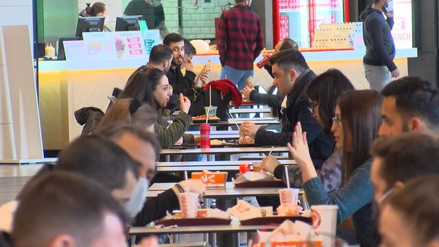 Restoran ve kafeler ilk müşterilerini aldı