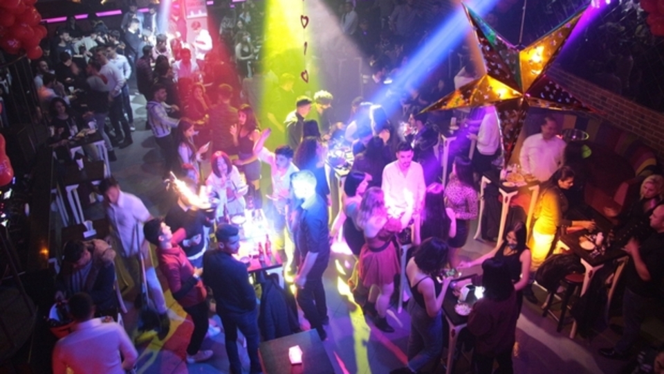 Eğlence mekanları, barlar ve gece kulüpleri açılacak mı?